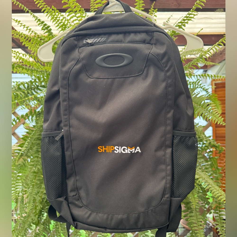 🎒 Oakley Black Backpack – NWT 🎒